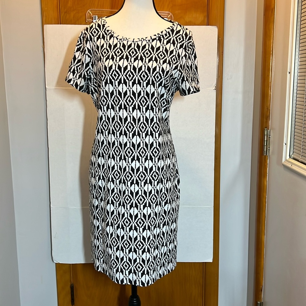 OLD NAVY, Black/White Stretchy Knit Short Sleeve Shift Dress; Size L